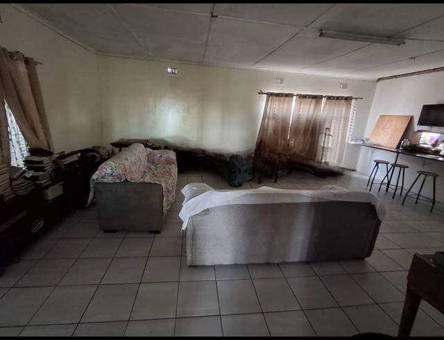 5 BEDROOM HOUSE FOR SALE IN OOS EINDE
